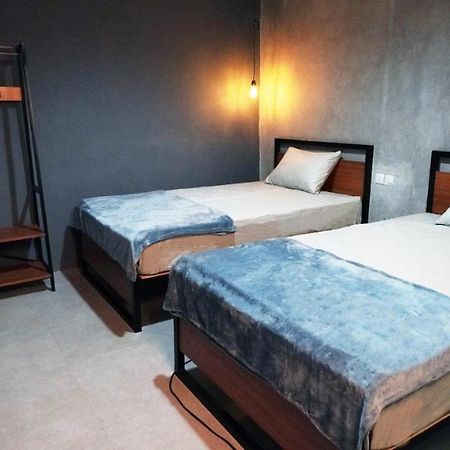 בנדונג Hostel 18 Pasangan Butuh Surat Nikah מראה חיצוני תמונה