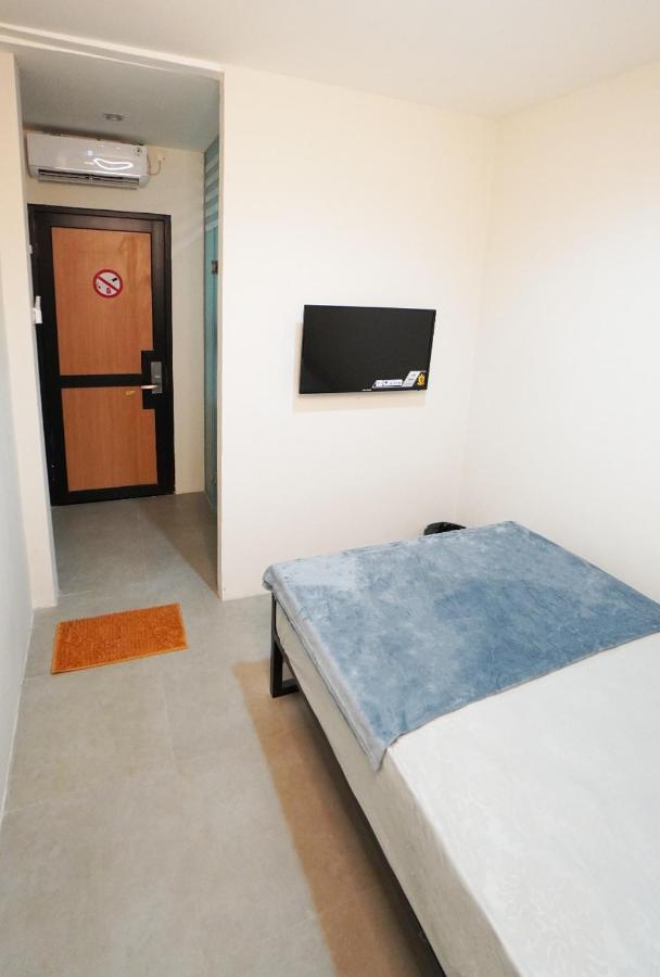 בנדונג Hostel 18 Pasangan Butuh Surat Nikah מראה חיצוני תמונה