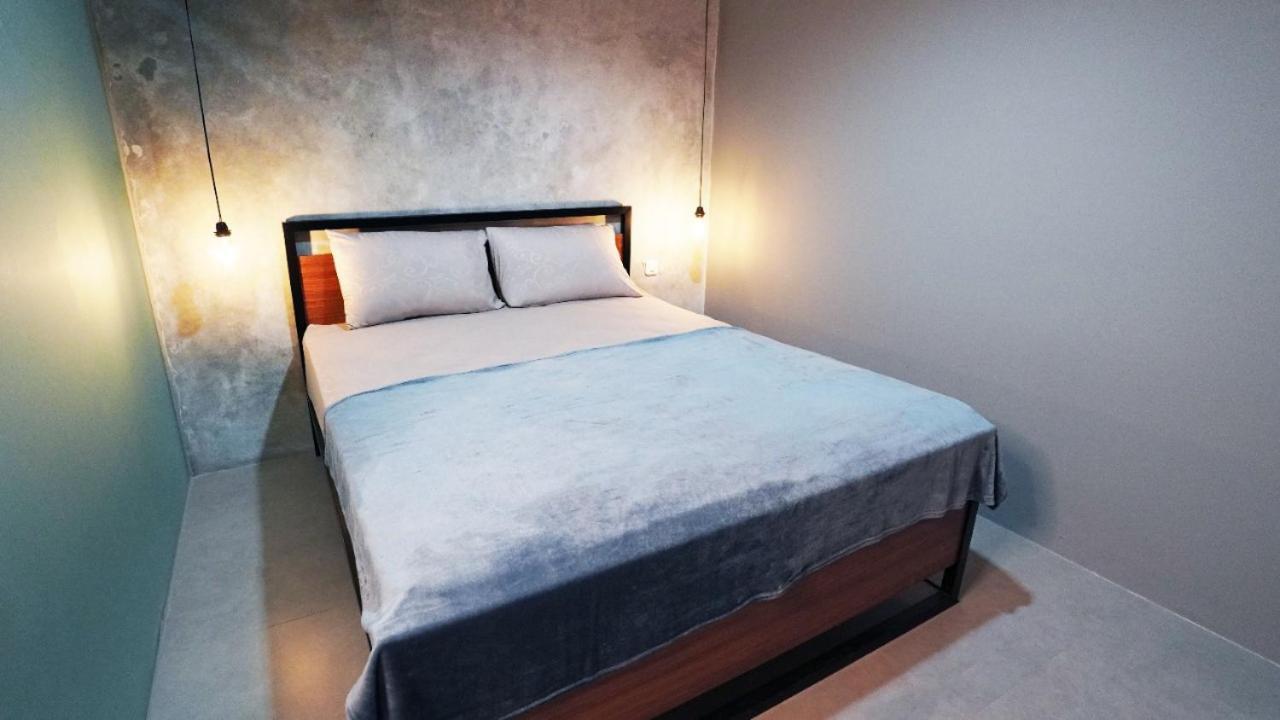 בנדונג Hostel 18 Pasangan Butuh Surat Nikah מראה חיצוני תמונה