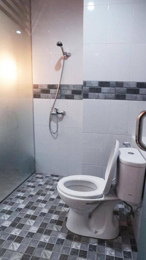בנדונג Hostel 18 Pasangan Butuh Surat Nikah מראה חיצוני תמונה